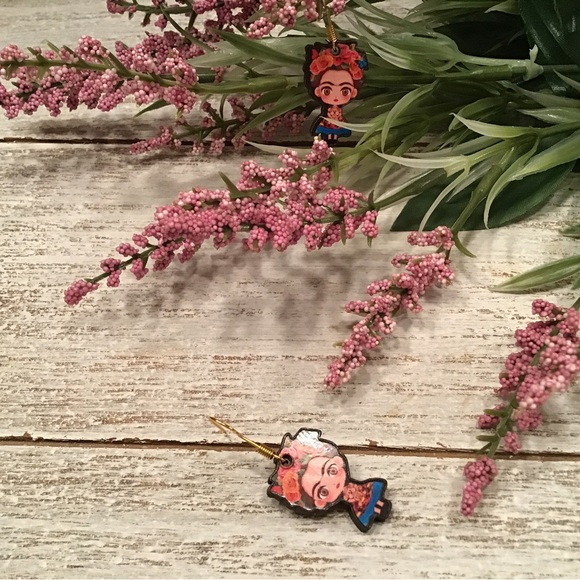 Frida Earrings - Picture 6 of 7